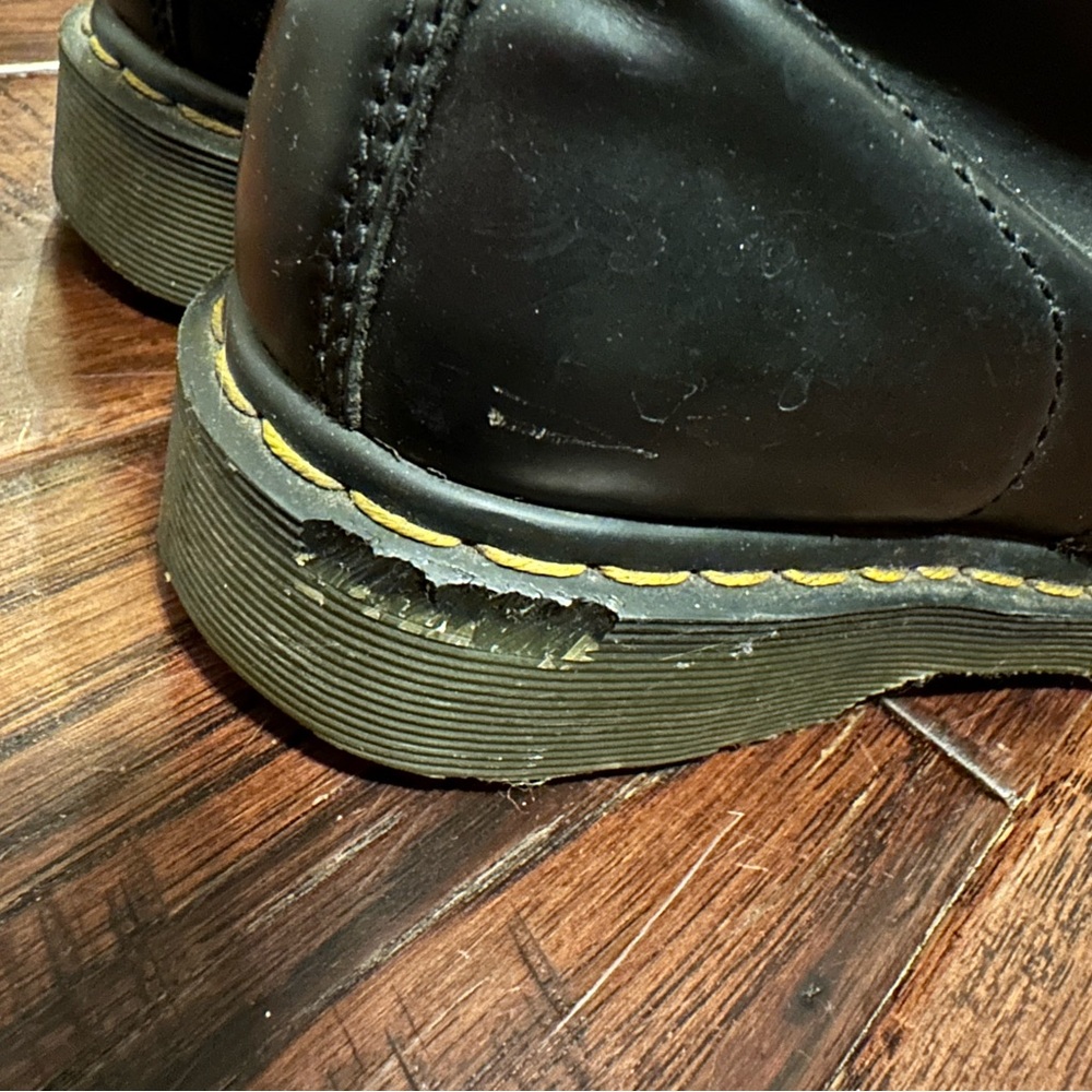 Dr. Martens Classic 1460 Black Leather Boots Yellow Laces - Picture 7 of 9